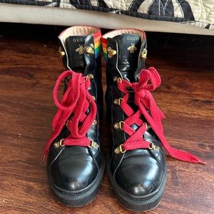 Rainbow detail Gucci black leather ankle boots size 39/8.5 with snake detail